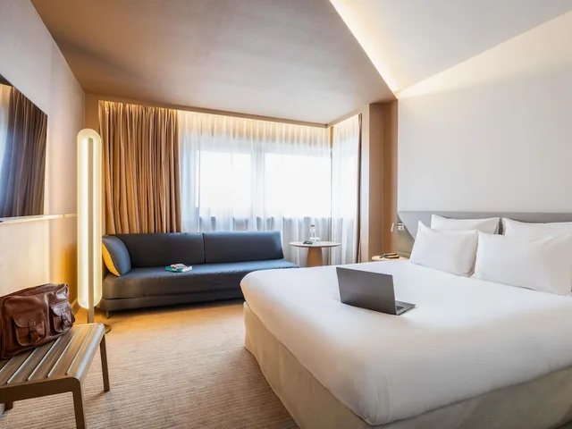 غرفة قياسية بسرير مزدوج مع أريكة، Novotel Brugge Centrum 2/6