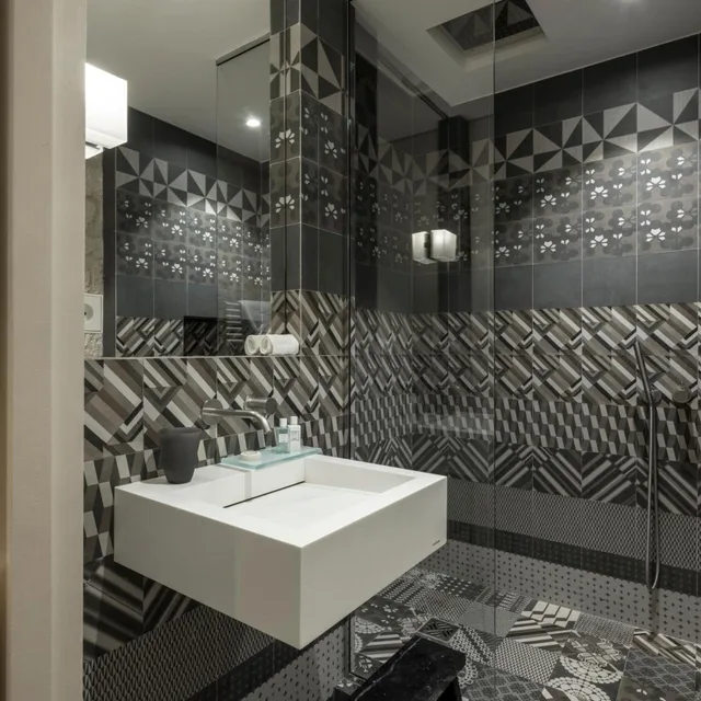Secret, Yndo Hotel 3/3