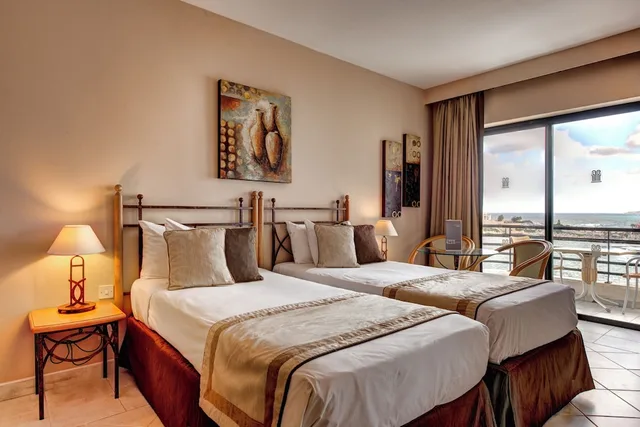 غرفة سوبيريور بسريرين منفصلين بإطلالة على البحر، Verdi St. George's Bay Marina 4/8