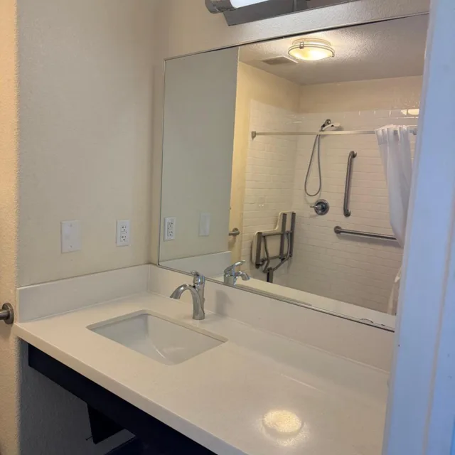 1 Bedroom, Suite, Candlewood Suites COTULLA 4/5