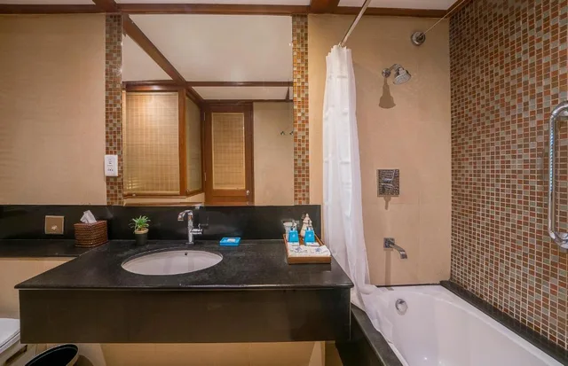 Deluxe, Triple, The Blue Water Hotel and Spa 2/2