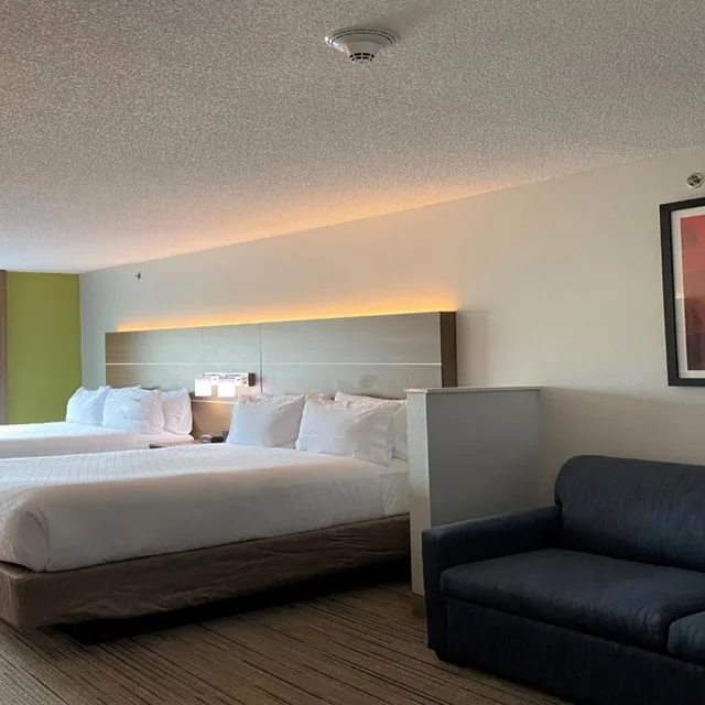 Suite, Queen Bed, Sofa, Holiday Inn Express Suites Somerset Central 8/10