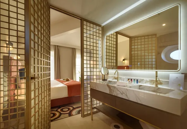 Superior, Queen Bed, Domaine de Valmouriane 2/2