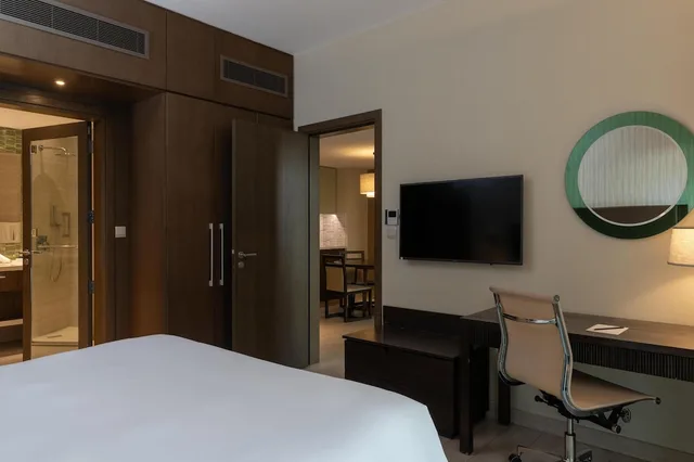 جناح بسرير كينج بغرفة نوم واحدة مع دخول الصالة، Radisson Blu Hotel Residence Nairobi Arboretum 5/10