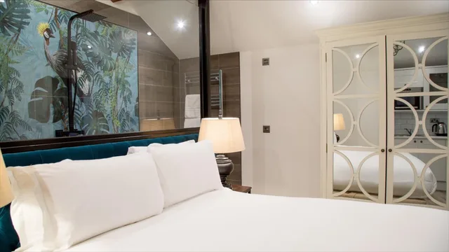Tropical، The Hotel Chester 5/5