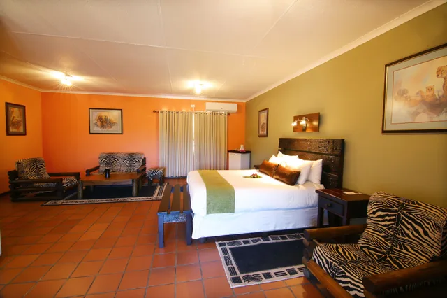 Chalet, 1 Double and 1 Single Bed, Kalahari Arms Hotel 1/6