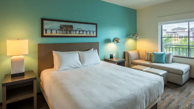 جناح استوديو بسرير كينج مع أريكة، HYATT HOUSE NAPLES/5TH AVENUE 2/9