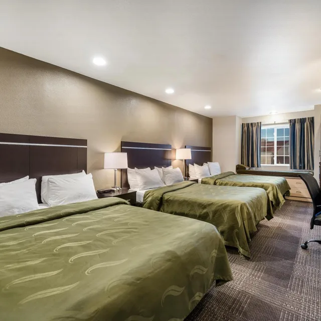 غرفة بسريرين كوين وسرير كوين، Quality Inn and Suites near NAS Fallon 3/6