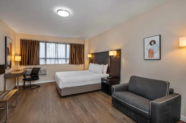 Efficiency, Suite, Queen Bed، Hotel Montreal Metropolitan, an Ascend Collection Hotel 3/7
