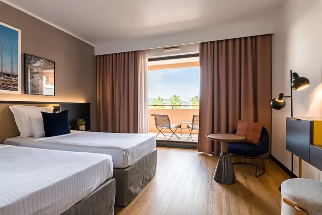 غرفة سوبيريور بسرير كينج بشرفة، Hotel Villa M Marseille 1/4
