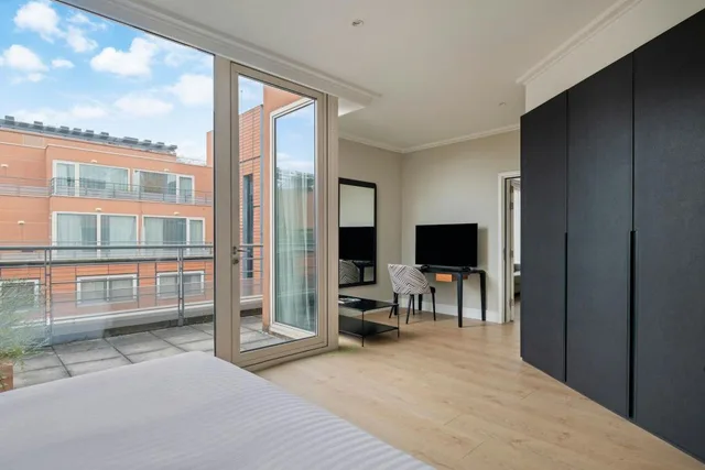 جناح ملكي بسرير كينج بشرفة بغرفة نوم واحدة، Lyon Marriott Hotel Cite Internationale 6/7