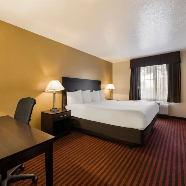 Room, King Bed, Accessible, Best Western Salinas Valley Inn & Suites 4/8