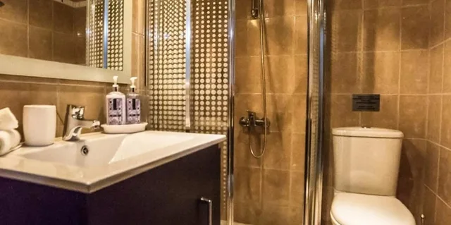 فيلا بسرير كينج وسريرين كوين وسريرين منفصلين بإطلالة على البحر بـ4 غرف نوم، Aroma Villas 3/4