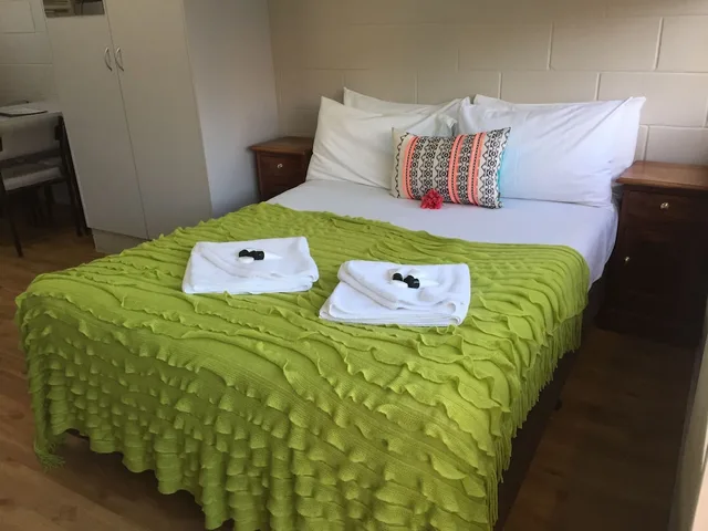 استوديو بسرير كوين وسرير بطابقين بحمام مشترك بمطبخ صغير، Nobby Beach Holiday Village 3/8