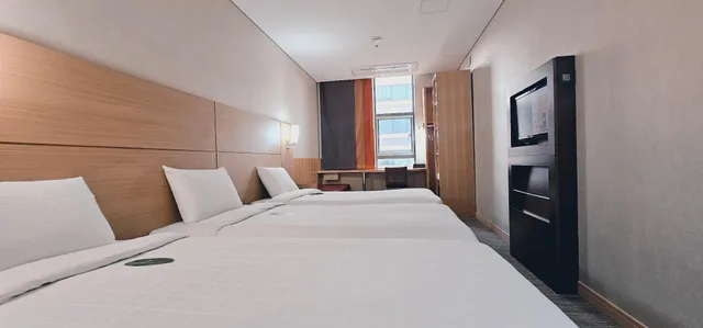 غرفة قياسية ثلاثية، Central 7 Hotel 2/2