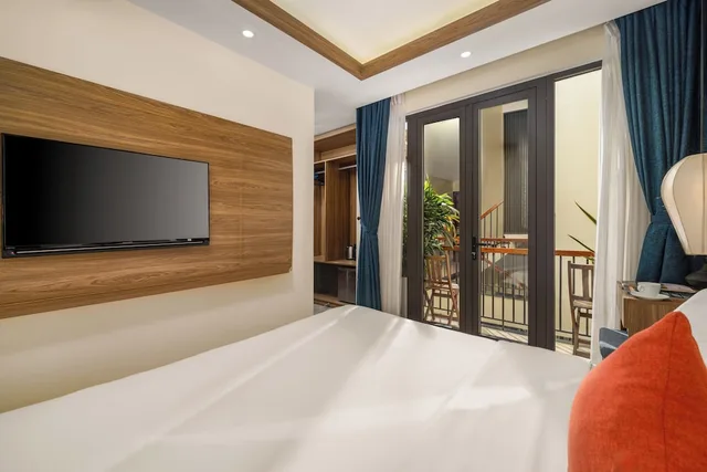 غرفة ديلوكس بسرير كينج بشرفة، Southern Hotel Hoi An 9/10