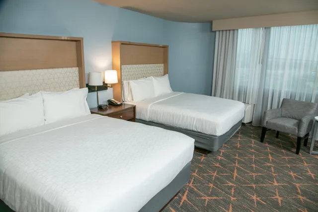 غرفة رباعية بسريرين كوين لذوي الإعاقة، Holiday Inn New Orleans West Bank Tower 1/2