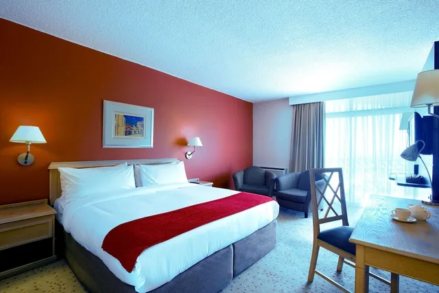 غرفة سوبيريور بسرير كينج، Garden Court Nelson Mandela Boulevard 3/9