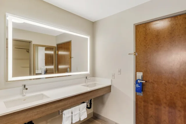 جناح بسرير كوين لذوي الإعاقة، Holiday Inn Express Fallon 5/5