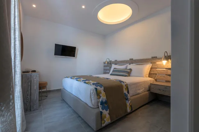Honeymoon, Caldera, Double Bed, Sunset View, Outdoor Jetted Tub، Calderas Dolphin Suites 2/2