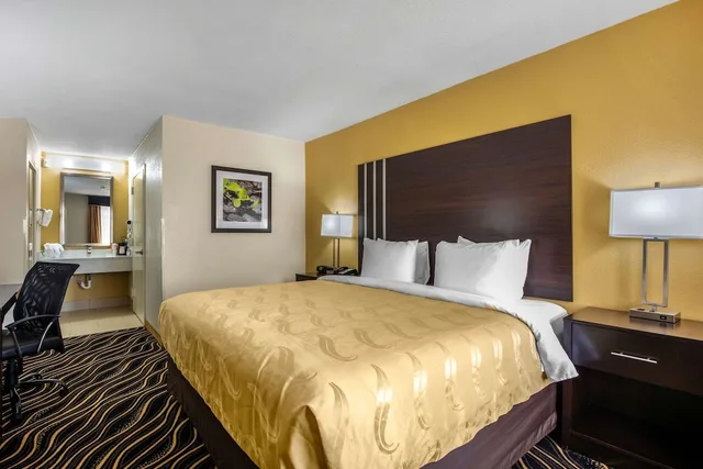 غرفة أساسية بسرير كينج، Quality Inn West Fort Worth, TX 3/5