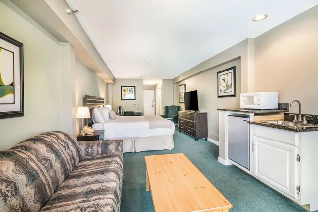 غرفة قياسية بسرير كينج مع أريكة، The Valley Inn, an Ascend Collection Hotel 4/6