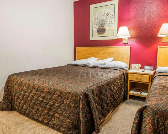 غرفة بسريرين كوين، Rodeway Inn and Suites Omak Okanogan 3/6