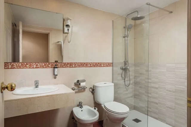 غرفة قياسية بسريرين منفصلين بإطلالة على المدينة، Sunotel Aston 5/7