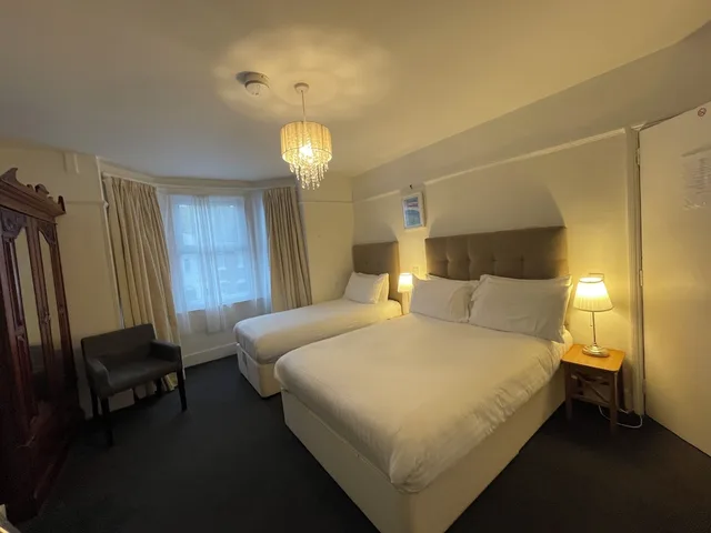 غرفة عائلية بسرير مزدوج وسرير فردي، Newton House 2/6