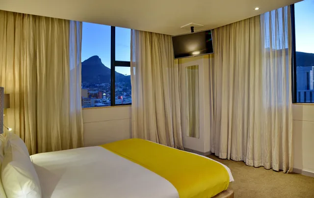 غرفة ديلوكس بسرير كينج بإطلالة على الجبل، Cresta Grande Cape Town 8/10