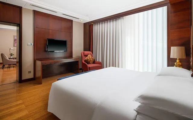 جناح عائلي، Golden Eagle Summit Hotel 1/1