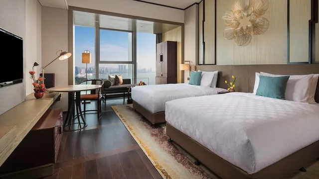 Standard, 2 Double Beds, Bay View، Hualuxe Hotels Resorts Xiamen Haicang 3/9