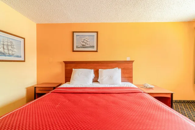 غرفة بسرير كينج لغير المدخنين، OYO Budget Inn Falfurrias Hwy 281 4/9