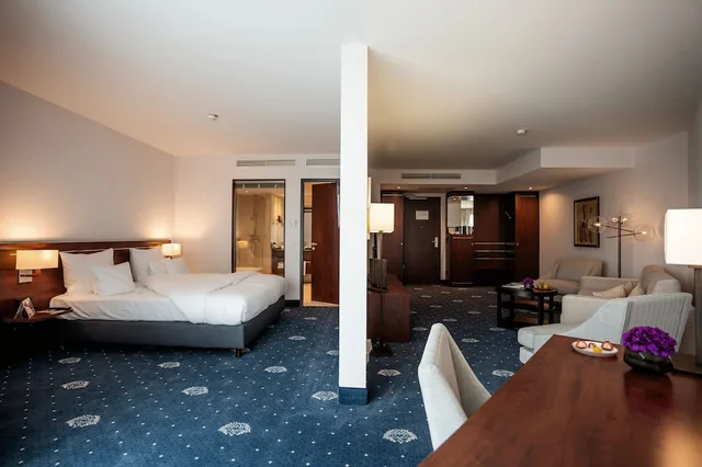 جناح جونيور بسرير كوين، Hotel Vier Jahreszeiten Starnberg 2/4