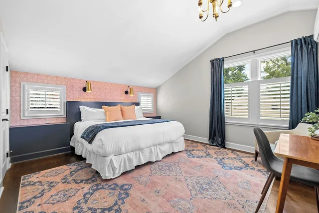 Anthony, Deluxe, Single, King Bed، Germantown Inn 1/10