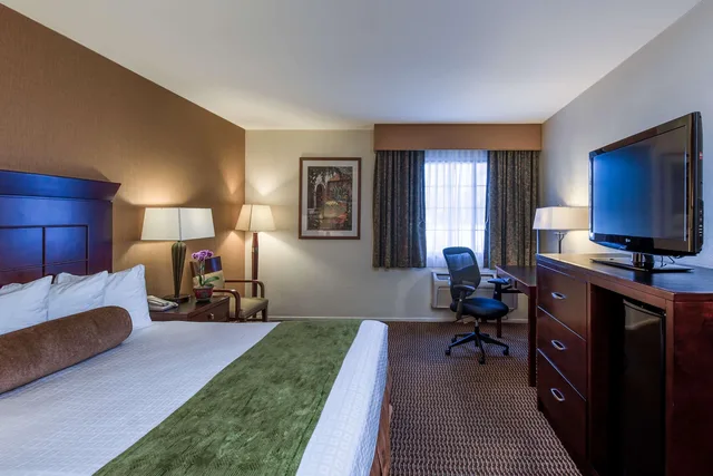 غرفة بسرير كوين، Best Western Plus Carpinteria Inn 2/9