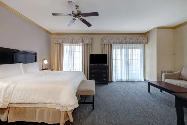استوديو بسرير كينج بشرفة مع أريكة، Hampton Inn Suites Galveston 5/9