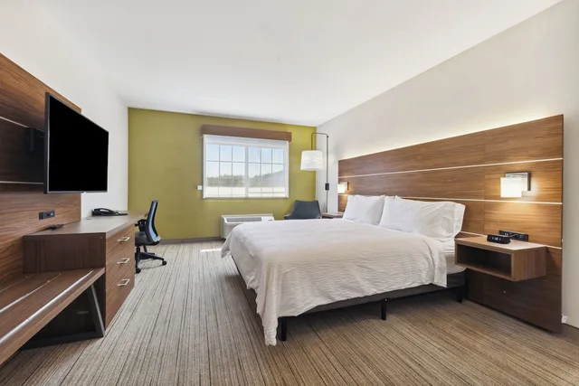 غرفة قياسية بسرير كينج بحوض استحمام لذوي الإعاقة، Hotel Fairchild 1/2