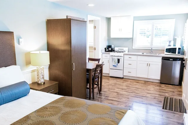 Sea Breeze, Deluxe, Queen Bed, Pet Friendly، Ocean Echo Inn And Beach Cottages 2/4