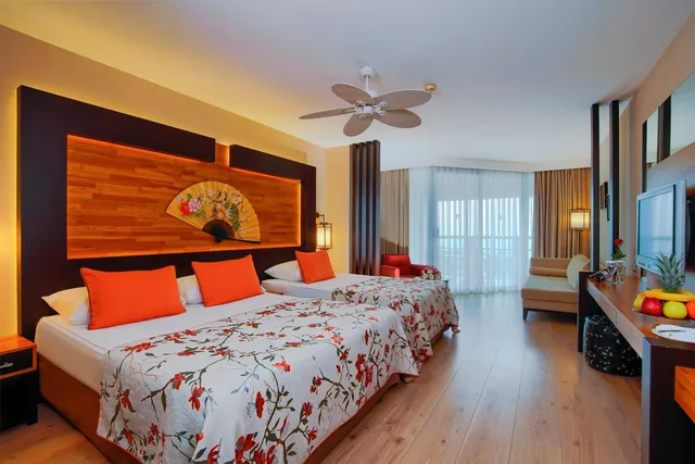 Deluxe, Single, 1 Queen and 1 Single Bed, Sea View، Limak Lara De Luxe Hotel and Resort 2/2
