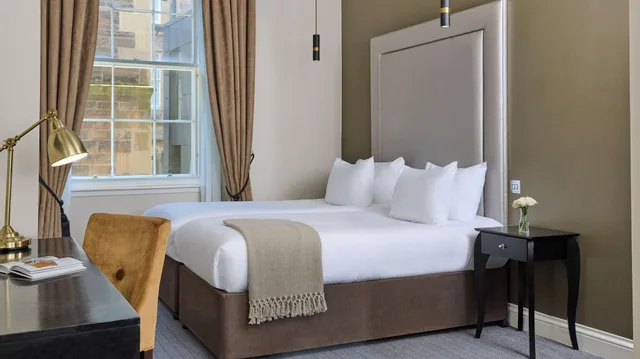 غرفة ديلوكس بسريرين منفصلين، Fraser Suites Edinburgh 1/3