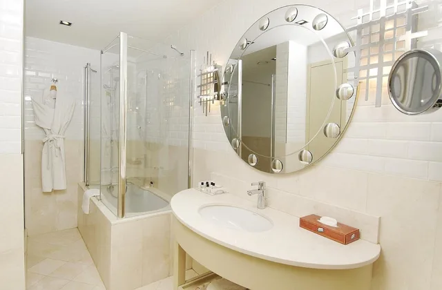 غرفة بسرير مزدوج أو سريرين منفصلين بإطلالة على البحر، Taxim Hill Hotel 9/10
