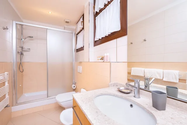شقة عائلية بسرير كوين مع أريكة، Residence Ca Foscolo 5/5