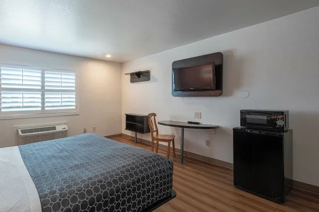غرفة بسرير كوين، Motel 6 Castroville - Monterey 2/7
