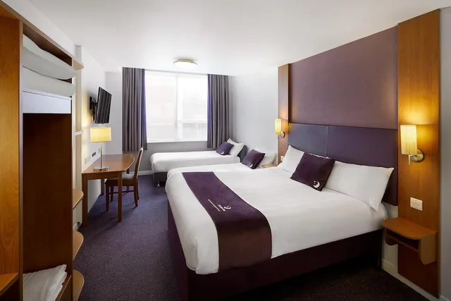 غرفة عائلية رباعية بسرير مزدوج وسريرين منفصلين، Premier Inn Ipswich (Chantry Park) Hotel 1/2