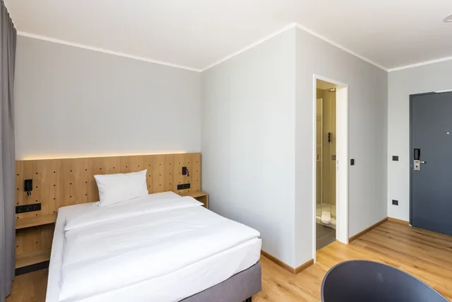 French, Double Bed، Mk Hotel Eschborn 1/4