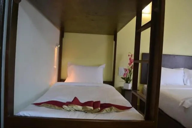 غرفة ديلوكس بسرير بطابقين وسرير كوين، DR Hotel 3/3