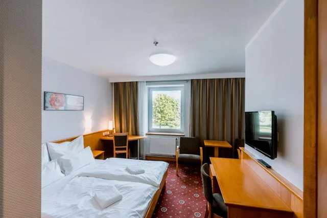 غرفة بسرير مزدوج أو سريرين منفصلين، BEST WESTERN HOTEL PRACHARNA 8/10