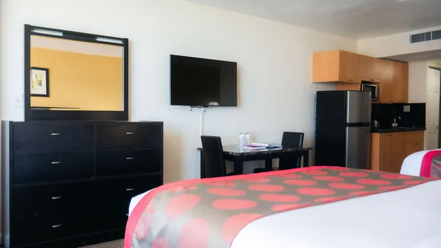Deluxe, 2 Queen Beds, Partial View, Kitchenette، Ramada Plaza by Wyndham Marco Polo Beach Resort 4/7
