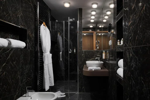 جناح رئاسي، Hotel Passage 8/10